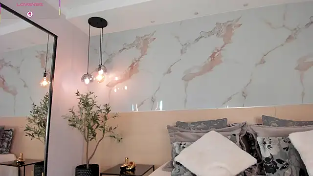 Snapshot of SteffanyBeck chatting on April 9, 11:15 am SteffanyBeck online show from April 9, 11:15 am