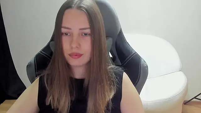 Snapshot of Mia_shy1 chatting on June 4, 5:13 am Mia shy1 online show from June 4, 5:13 am