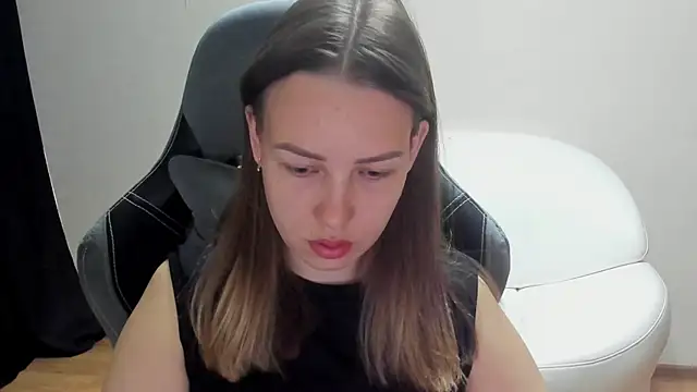 Snapshot of Mia_shy1 chatting on June 5, 5:25 am Mia shy1 online show from June 5, 5:25 am