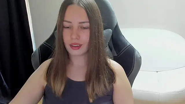 Snapshot of Mia_shy1 chatting on June 14, 4:58 am Mia shy1 online show from June 14, 4:58 am