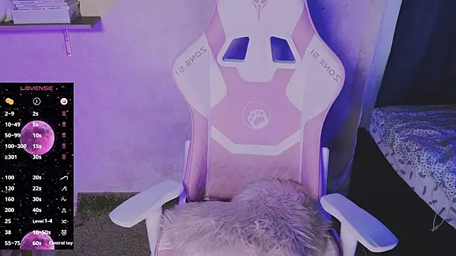 Lucy Millss online show from February 21, 11:01 am