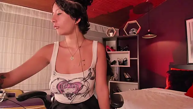 Snapshot of Moony_14 chatting on April 1, 1:12 pm Moony 14 online show from April 1, 1:12 pm