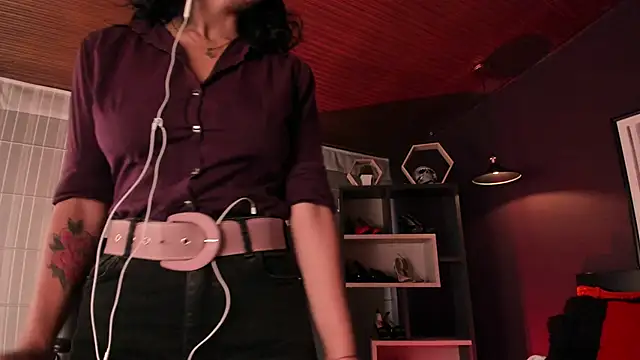 Snapshot of Moony_14 chatting on April 14, 12:11 pm Moony 14 online show from April 14, 12:11 pm