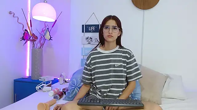 Snapshot of MelodyMansson chatting on January 21, 8:21 pm MelodyMansson online show from January 21, 8:21 pm