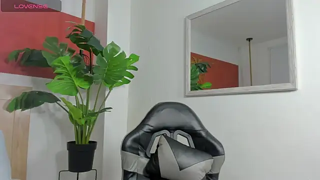 Snapshot of enma30_ chatting on May 27, 7:33 pm enma30 online show from May 27, 7:33 pm