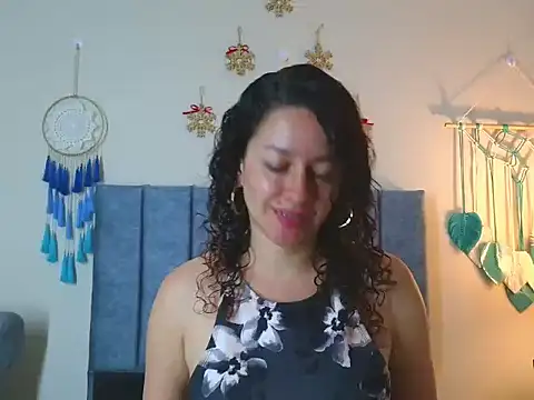 Snapshot of ArtesanaMK chatting on December 2, 11:26 am ArtesanaMK online show from December 2, 11:26 am