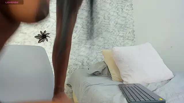 Canhela1 online show from December 13, 5:05 am