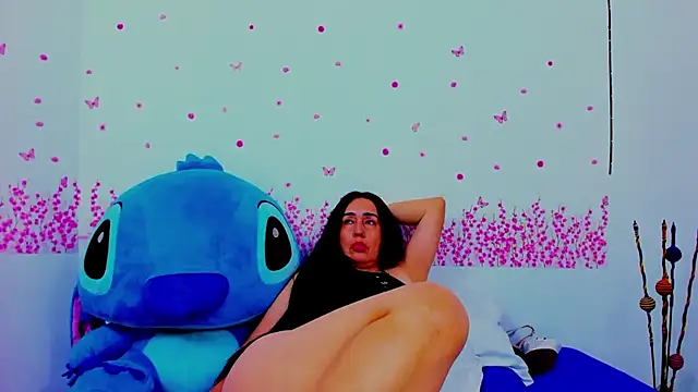Snapshot of HorniestMilf chatting on June 19, 8:45 pm HorniestMilf online show from June 19, 8:45 pm