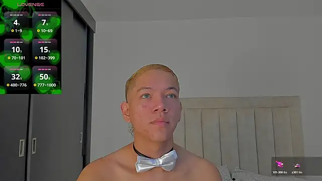 Snapshot of JulianRose_1 chatting on October 26, 11:16 am JulianRose 1 online show from October 26, 11:16 am