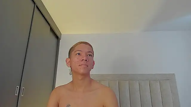 Snapshot of JulianRose_1 chatting on November 5, 12:27 pm JulianRose 1 online show from November 5, 12:27 pm