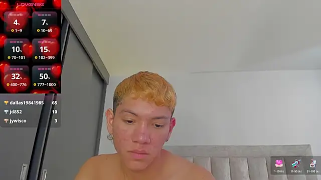 Snapshot of JulianRose_1 chatting on November 11, 1:55 pm JulianRose 1 online show from November 11, 1:55 pm