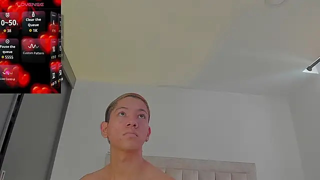 Snapshot of JulianRose_1 chatting on November 21, 12:48 pm JulianRose 1 online show from November 21, 12:48 pm