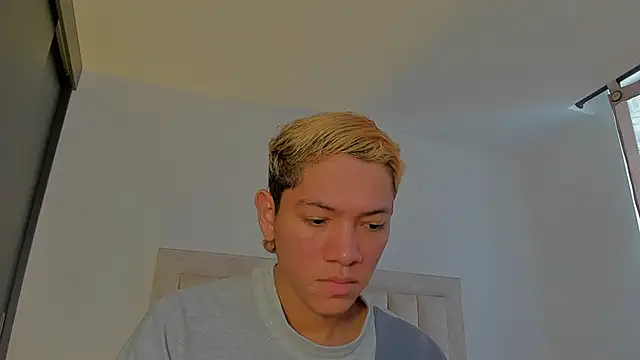 Snapshot of JulianRose_1 chatting on November 24, 1:33 pm JulianRose 1 online show from November 24, 1:33 pm