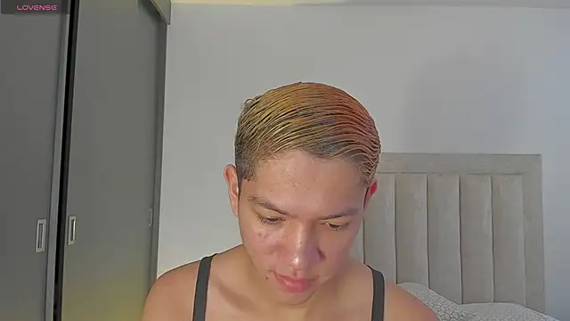 Snapshot of JulianRose_1 chatting on November 26, 12:17 pm JulianRose 1 online show from November 26, 12:17 pm