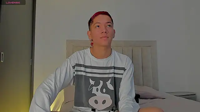 Snapshot of JulianRose_1 chatting on December 5, 12:36 pm JulianRose 1 online show from December 5, 12:36 pm