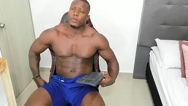 Snapshot of sexy_blackman3606 chatting on February 3, 9:39 pm sexy blackman3606 online show from February 3, 9:39 pm