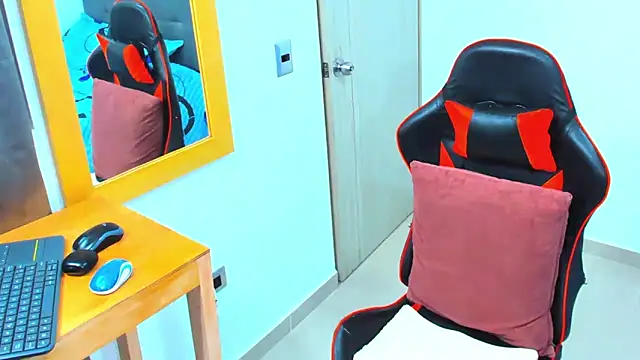 Snapshot of sexy_blackman3606 chatting on February 27, 7:04 pm sexy blackman3606 online show from February 27, 7:04 pm