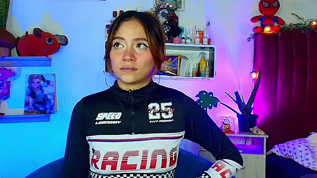 alisson zafiro  online show from March 15, 3:34 am