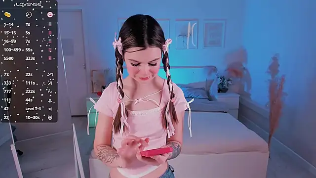 Lil Amelie online show from March 18, 7:08 am