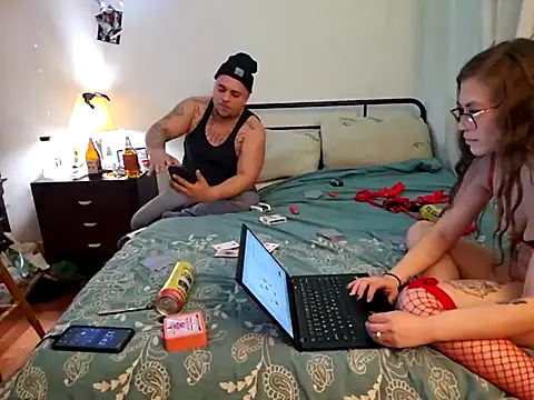 Snapshot of Poppalovesmamaafterhours chatting on March 5, 8:43 am Poppalovesmamaafterhours online show from March 5, 8:43 am