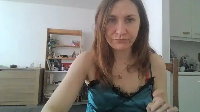 Snapshot of JasmineGlamour chatting on April 18, 3:27 pm JasmineGlamour online show from April 18, 3:27 pm