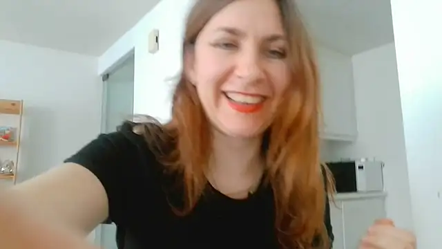 Snapshot of JasmineGlamour chatting on April 20, 11:13 am JasmineGlamour online show from April 20, 11:13 am