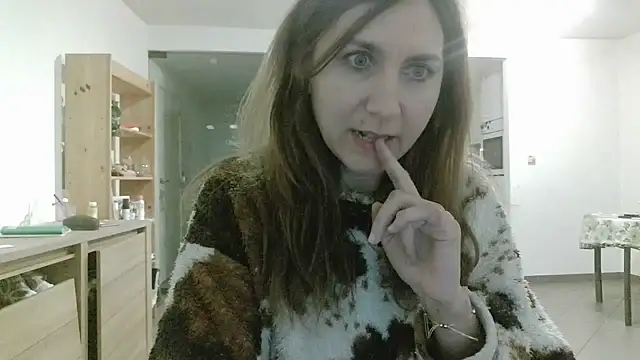 Snapshot of JasmineGlamour chatting on April 25, 3:42 am JasmineGlamour online show from April 25, 3:42 am