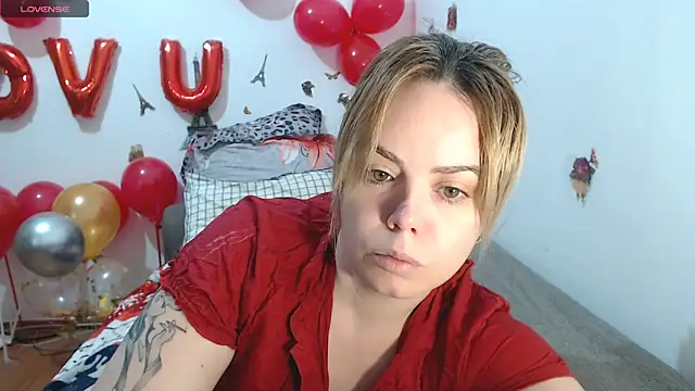 Snapshot of hotmilf4uxxx chatting on February 16, 8:21 am hotmilf4uxxx online show from February 16, 8:21 am