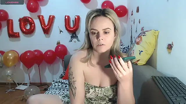 Snapshot of hotmilf4uxxx chatting on February 20, 11:22 am hotmilf4uxxx online show from February 20, 11:22 am