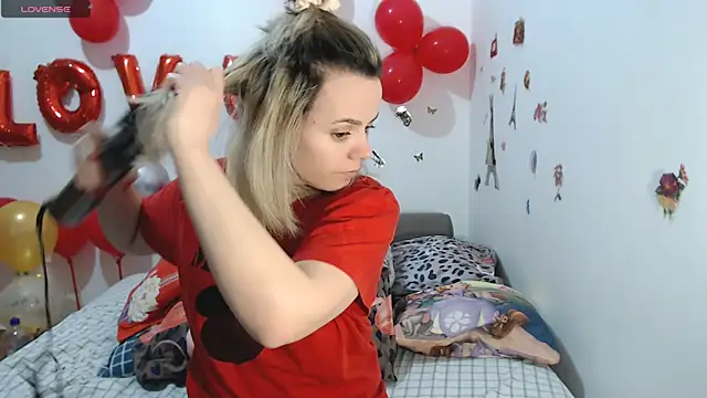 Snapshot of hotmilf4uxxx chatting on February 25, 11:31 am hotmilf4uxxx online show from February 25, 11:31 am