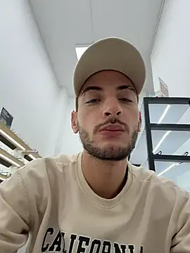 Snapshot of Sxxthiago chatting on December 3, 7:23 pm Sxxthiago online show from December 3, 7:23 pm