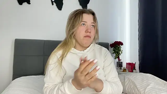 Embersweetbunny online show from February 16, 11:49 am