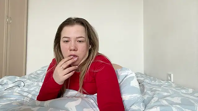 Embersweetbunny online show from March 11, 9:45 am