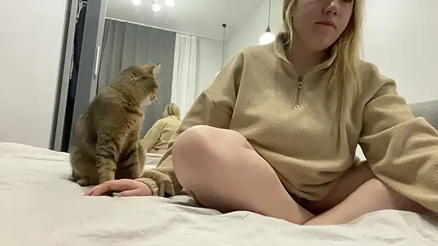 Embersweetbunny online show from October 20, 1:28 am