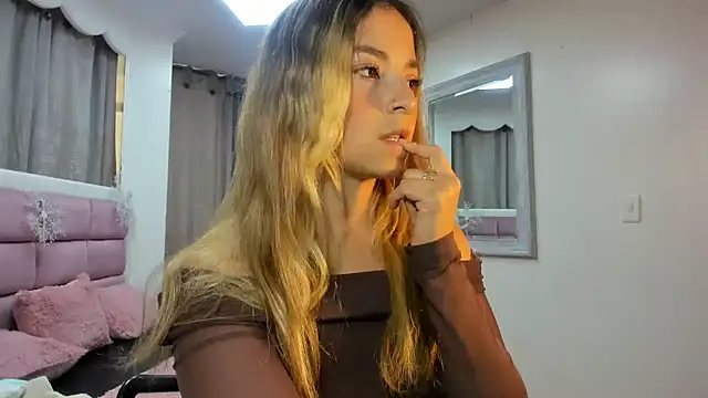 IssadoraJames online show from November 28, 8:11 pm