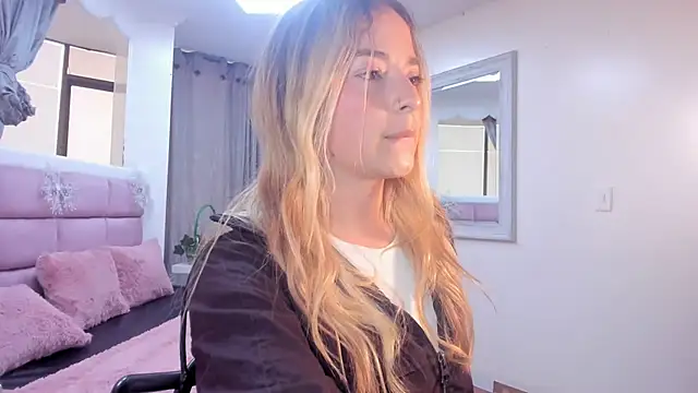 IssadoraJames online show from December 4, 7:44 pm