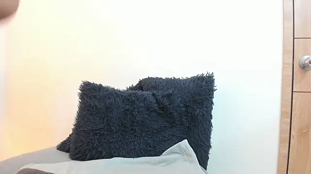 Snapshot of Lizzie_Williams_ chatting on December 21, 3:35 am Lizzie Williams online show from December 21, 3:35 am