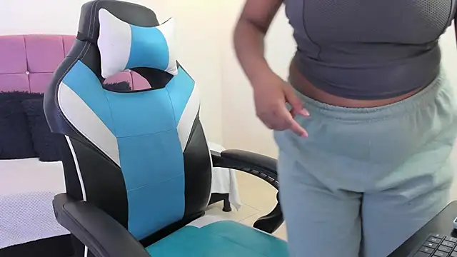 Snapshot of Lizzie_Williams_ chatting on March 31, 3:30 am Lizzie Williams online show from March 31, 3:30 am