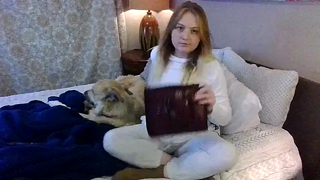 PhatAssBlond online show from December 17, 6:31 pm