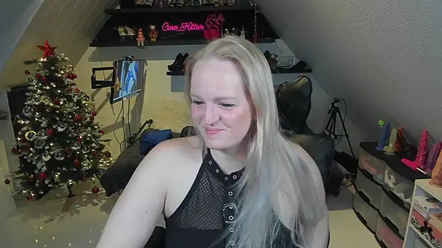 caro kitten online show from December 19, 9:16 am