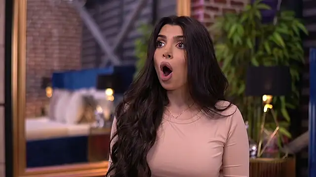 NicoleCellini online show from November 5, 6:30 pm