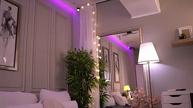 NicoleCellini online show from February 28, 7:15 pm