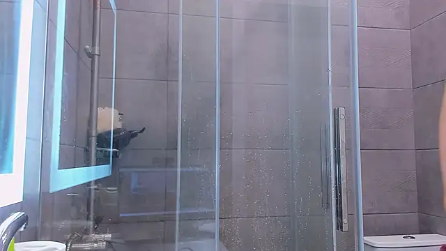 Snapshot of Melanie_Angel chatting on January 29, 5:35 pm Melanie Angel online show from January 29, 5:35 pm