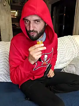 Snapshot of Jade_Emeraud chatting on December 6, 11:03 pm Jade Emeraud online show from December 6, 11:03 pm