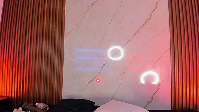 Snapshot of Emiilycollins chatting on December 7, 12:19 am Emiilycollins online show from December 7, 12:19 am