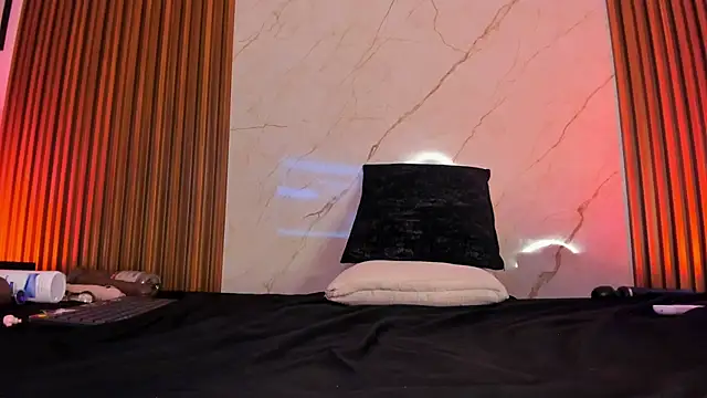 Snapshot of Emiilycollins chatting on December 7, 3:25 am Emiilycollins online show from December 7, 3:25 am