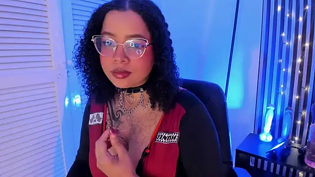 Snapshot of Emiilycollins chatting on December 12, 4:48 am Emiilycollins online show from December 12, 4:48 am