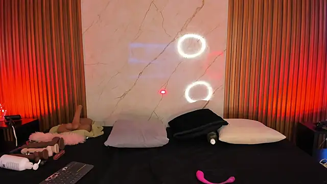 Snapshot of Emiilycollins chatting on December 20, 12:19 am Emiilycollins online show from December 20, 12:19 am