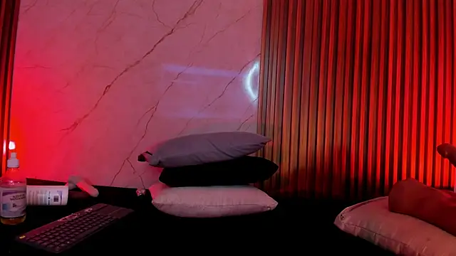 Snapshot of Emiilycollins chatting on January 15, 12:09 am Emiilycollins online show from January 15, 12:09 am