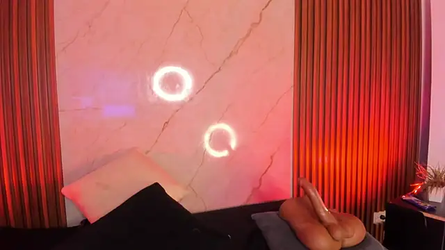 Snapshot of Emiilycollins chatting on March 13, 12:48 am Emiilycollins online show from March 13, 12:48 am